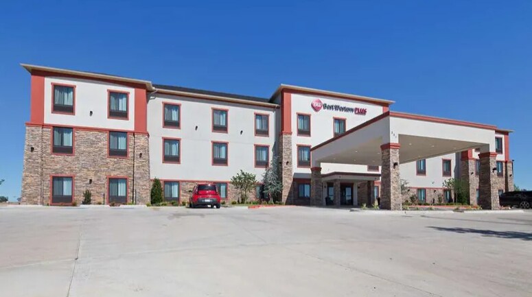 More Photos Of 201 Commerce Dr, Wewoka Hotel For Sale