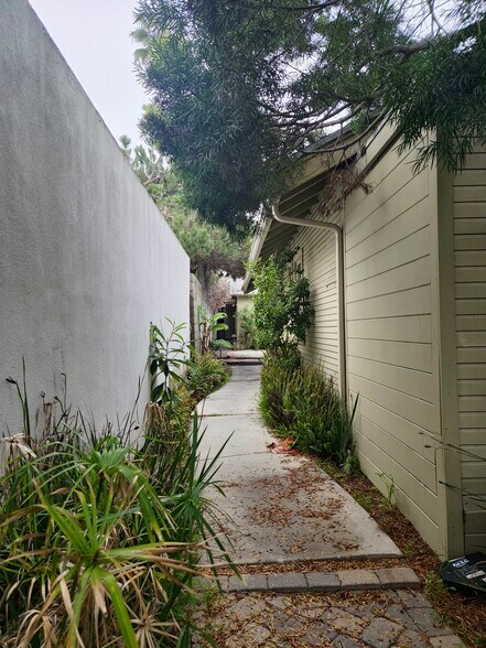 More Photos Of 3127 Santa Monica Blvd, Santa Monica Freestanding For Lease