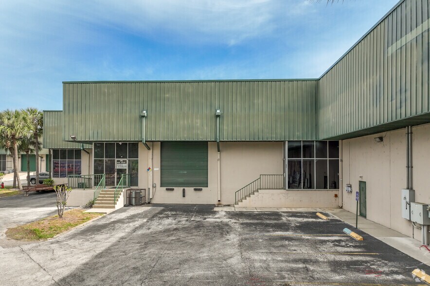 More Photos Of 3071 N Orange Blossom Trl, Orlando Warehouse For Lease