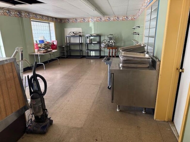 More Photos Of 501 Lake Ave, Elyria General Retail For Sale