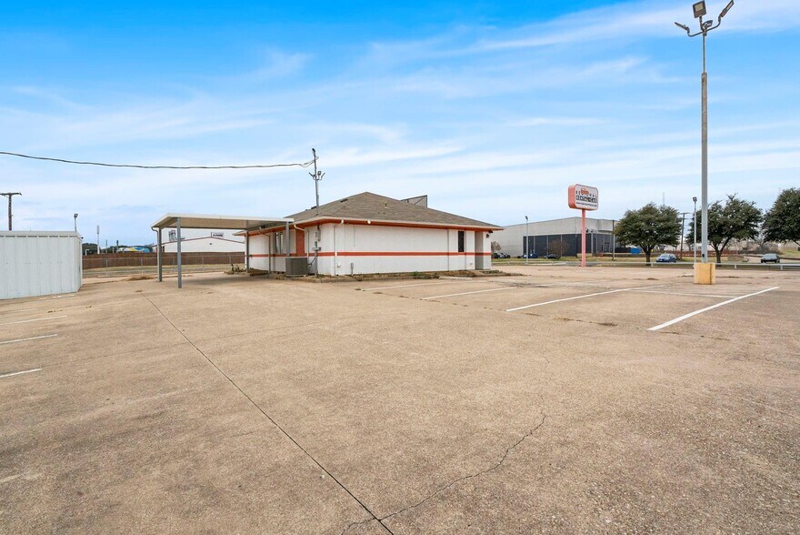 More Photos Of 240 Exchange St, Burleson Auto Dealership For Sale
