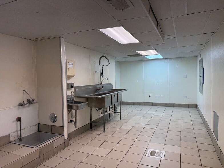 More Photos Of 1235 State St, Santa Barbara Storefront Retail Office For Lease