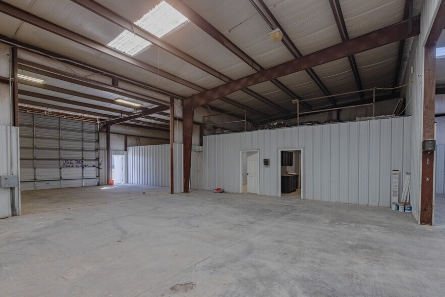 More Photos Of 9604 W County Road 152, Midland Warehouse For Lease