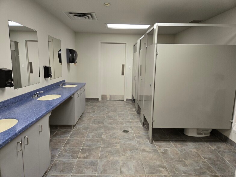 More Photos Of 1100 Bennett Rd, Bowmanville Office For Lease