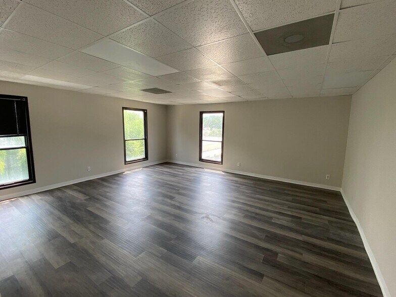 More Photos Of 300 White Ingram Pky, Dallas Office For Lease