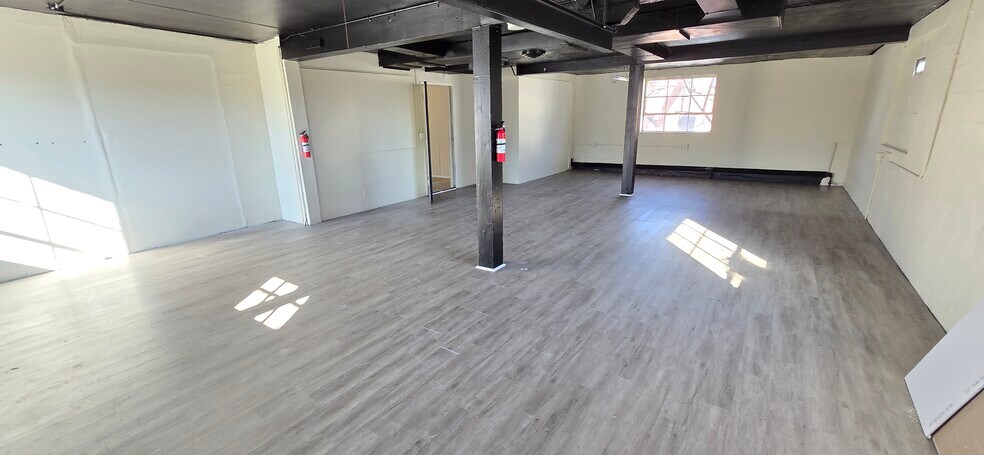 More Photos Of 3318 E Lake St, Minneapolis Freestanding For Sale