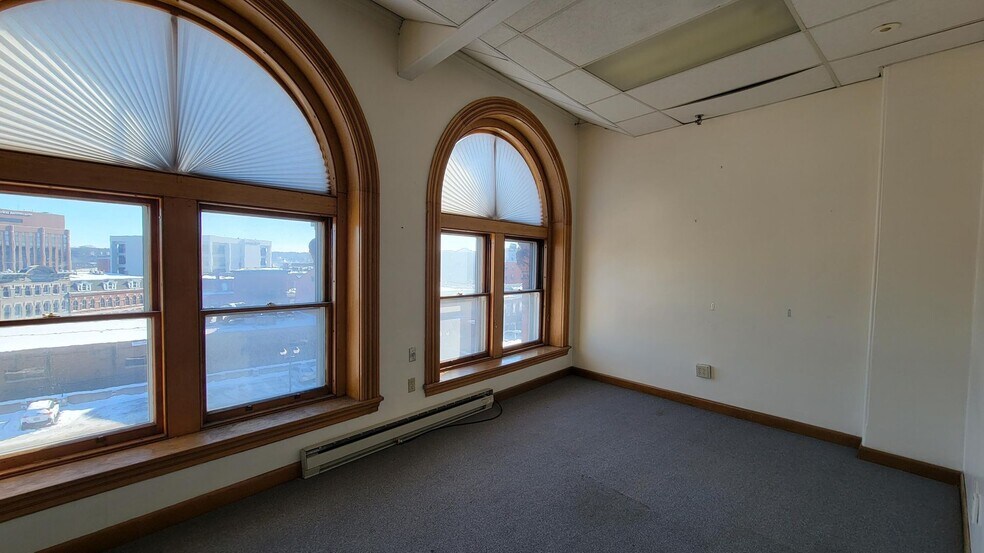 More Photos Of 74 Hammond St, Bangor Medical For Sale