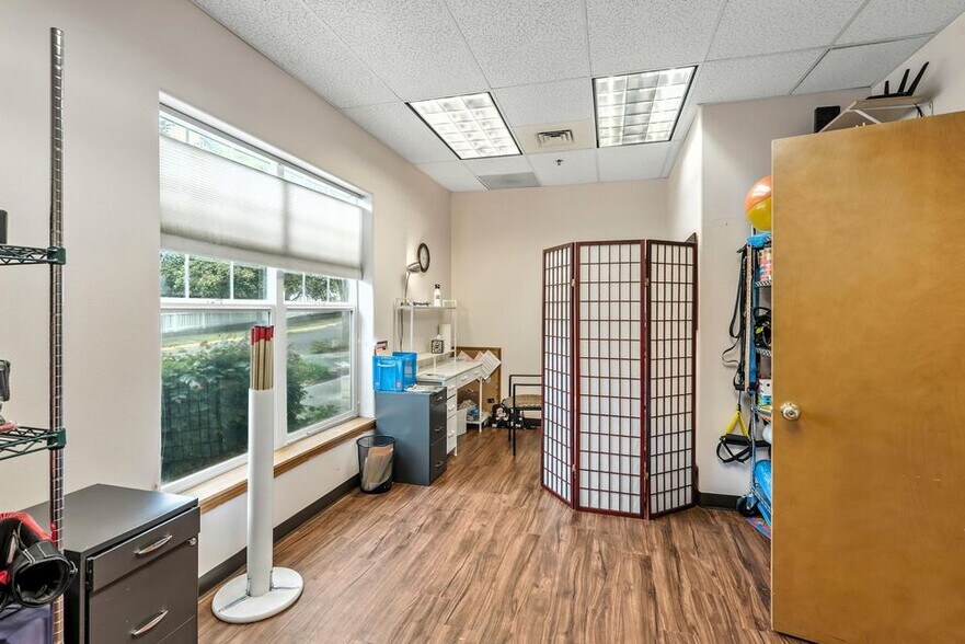 More Photos Of 905 Skylark Pl, Ashland Healthcare For Sale