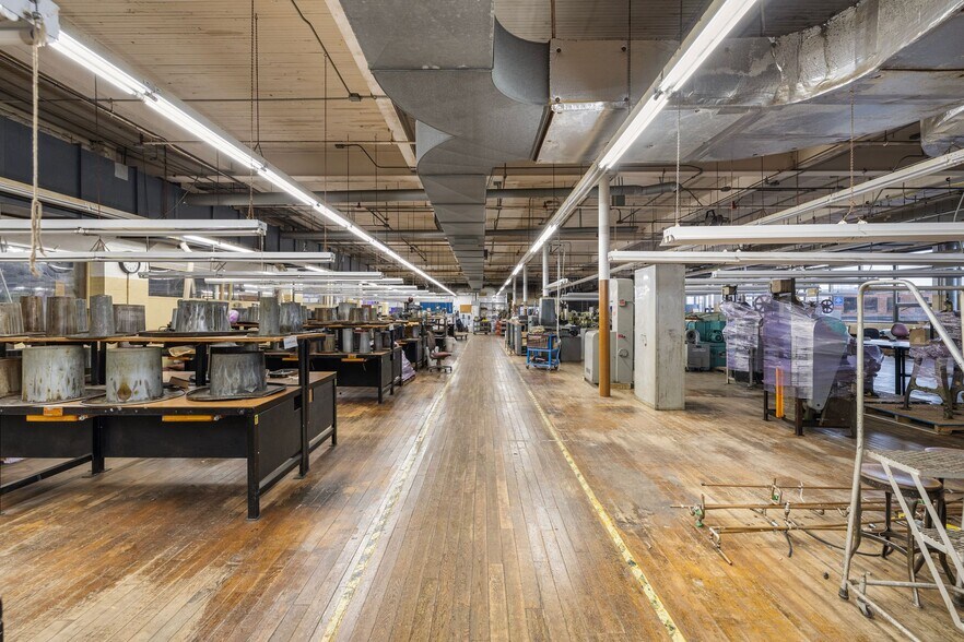 More Photos Of 735 Allens Ave, Providence Manufacturing For Sale