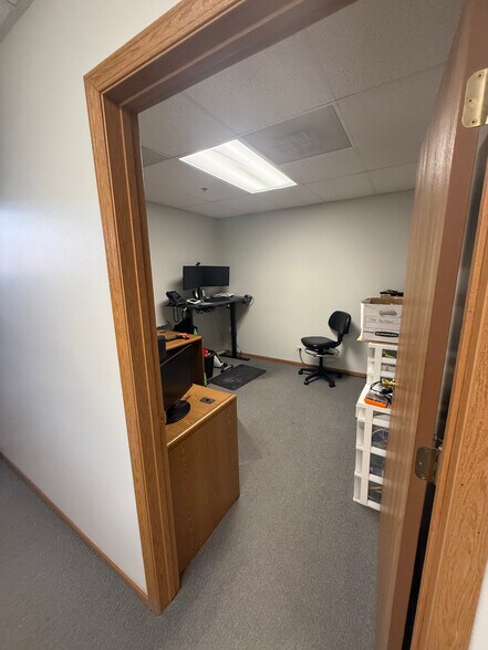 More Photos Of 141-161 Covington Dr, Bloomingdale Light Manufacturing For Lease