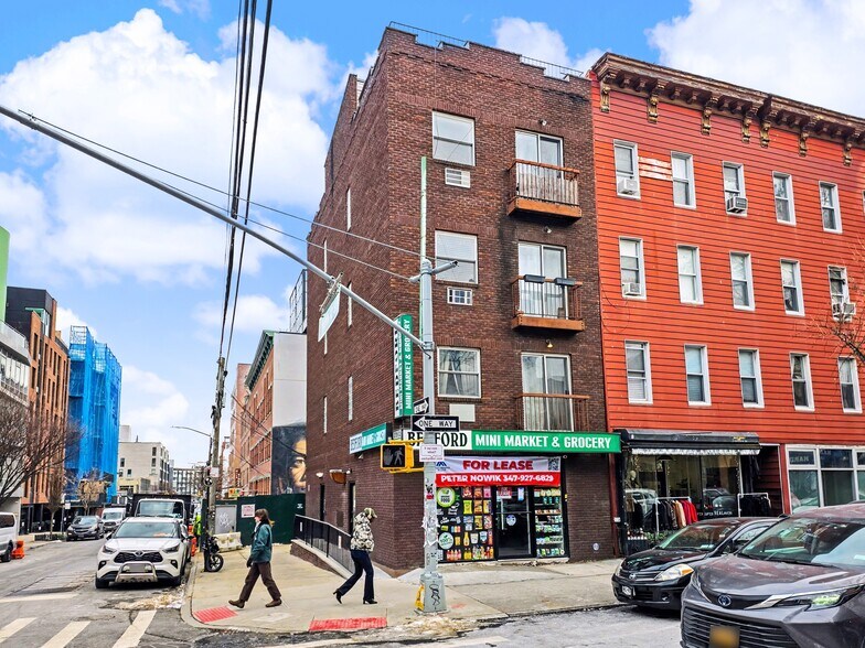Primary Photo Of 127 Bedford Ave, Brooklyn Storefront Retail Office For Lease