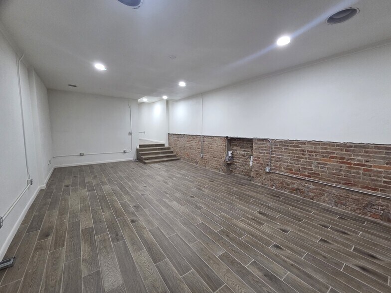 More Photos Of 406 N State Line Ave, Texarkana Storefront Retail Residential For Lease