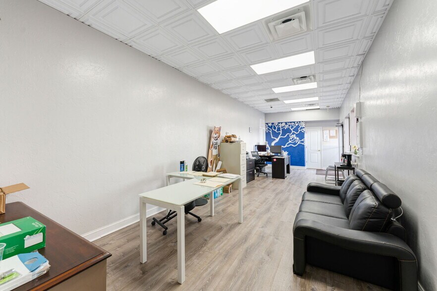 More Photos Of 910 Cattlemen Rd, Sarasota Auto Repair For Lease