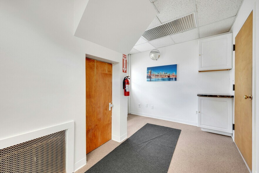 More Photos Of 5 Montague St, Yonkers Office For Lease