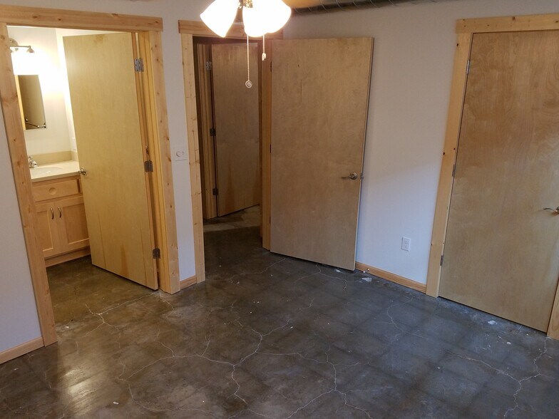 More Photos Of 735 SW Jackson St, Topeka Apartments For Sale