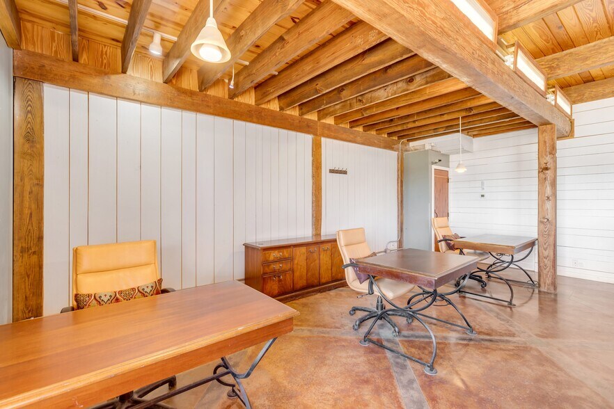 More Photos Of 1374 State Hwy 71, Bastrop Flex For Lease