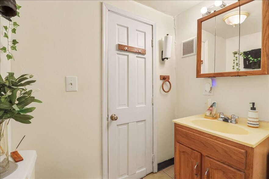 More Photos Of 914 Madison Ave, Scranton Apartments For Sale