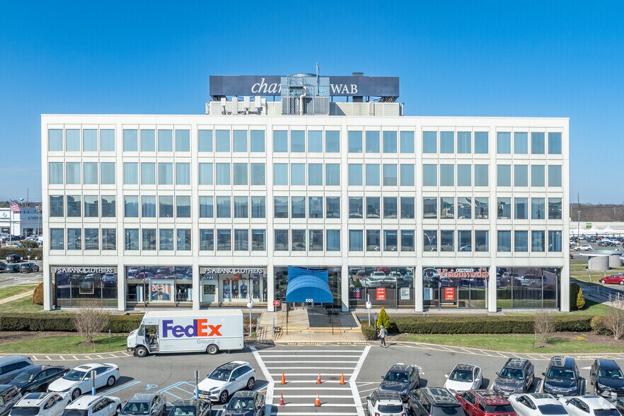 More Photos Of 600 Old Country Rd, Garden City Office For Lease