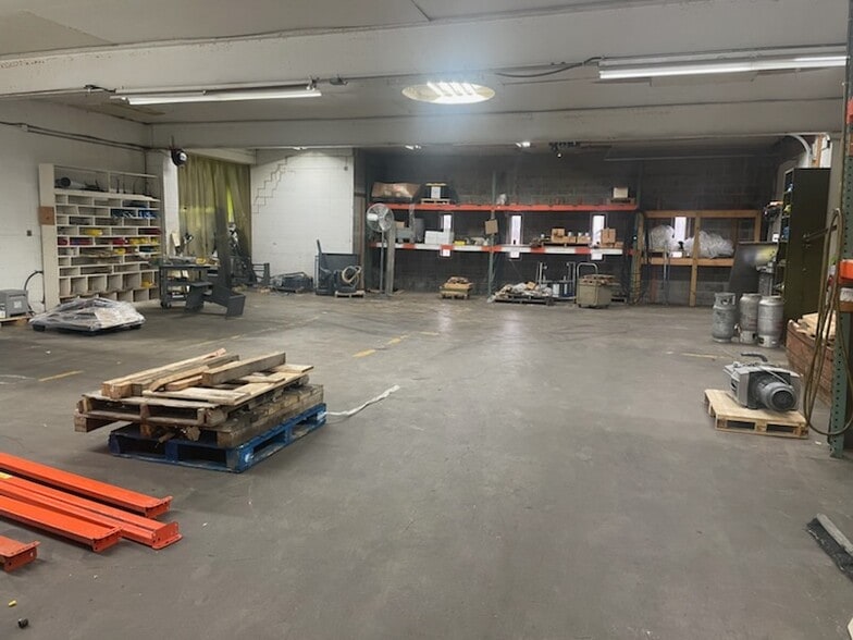 More Photos Of 41W584 US Highway 20, Hampshire Warehouse For Sale