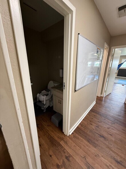 More Photos Of 421 N Sam Rayburn Fwy, Sherman Medical For Lease