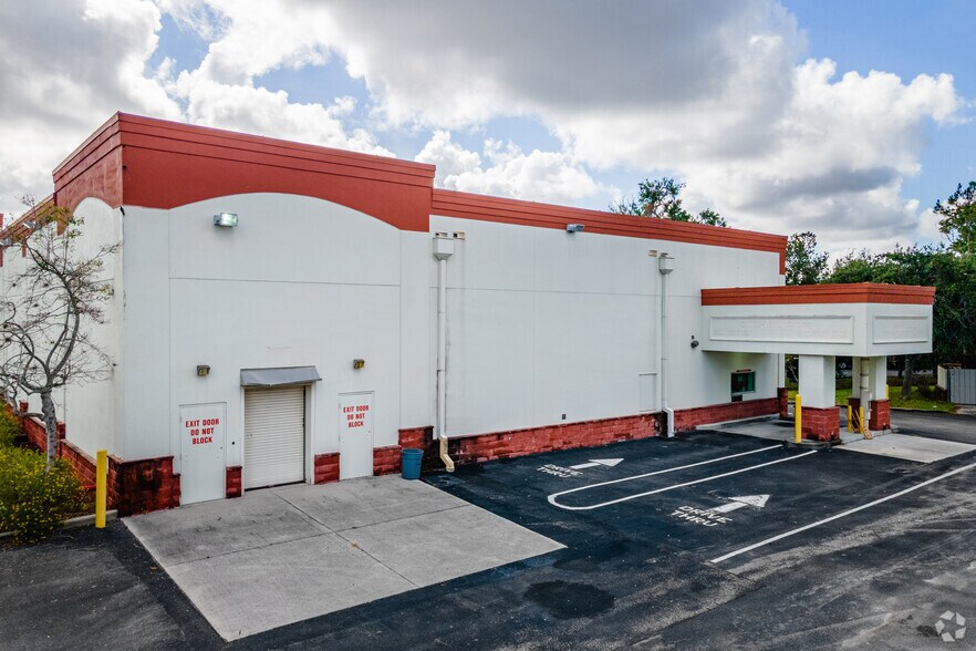 More Photos Of 13991 N Cleveland Ave, North Fort Myers Drugstore For Lease
