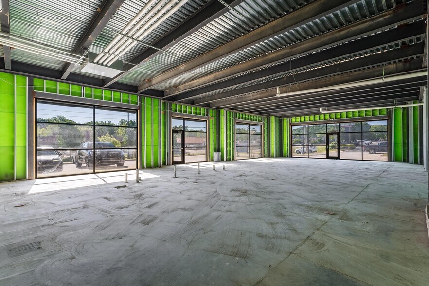 More Photos Of 2069 N Crossover Rd, Fayetteville Medical For Lease