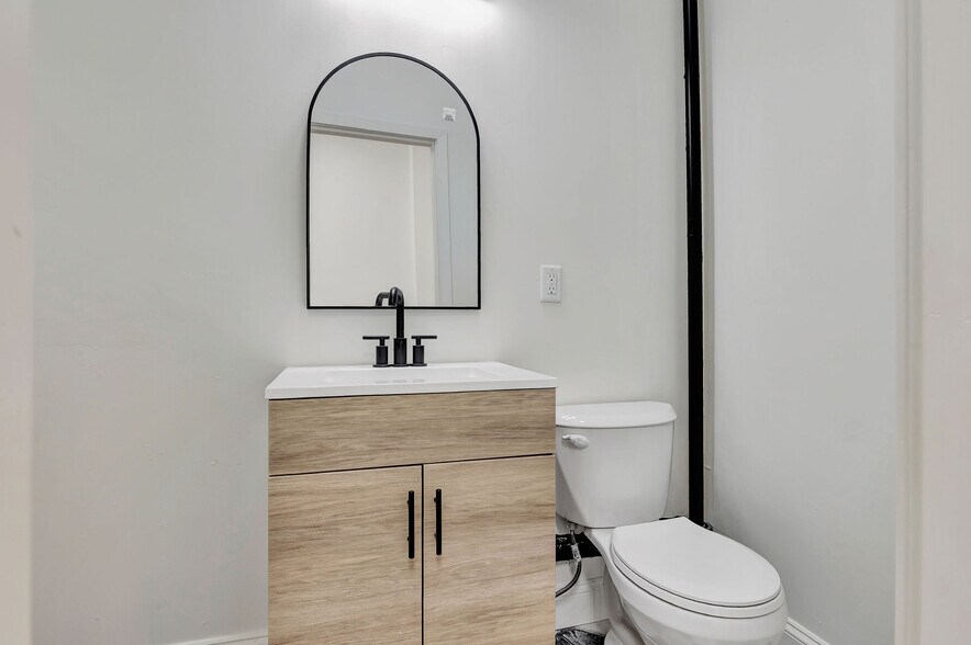 More Photos Of 2435 Williams Ave, Cincinnati Storefront Retail Residential For Lease