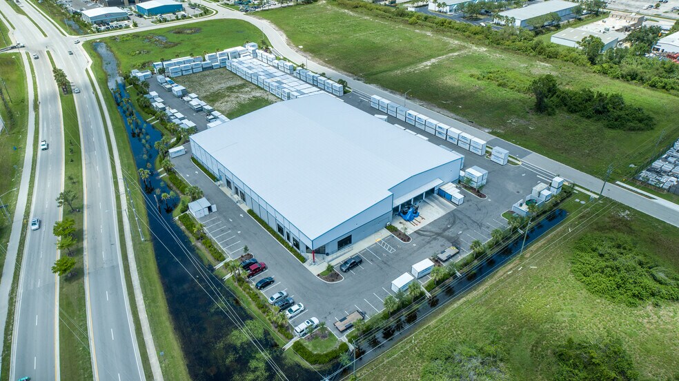 More Photos Of 3641 Ironbridge Blvd, Fort Myers Distribution For Lease