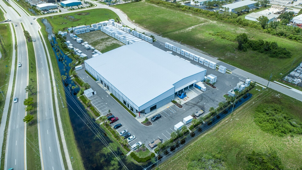 More Photos Of 3661 Ironbridge Blvd, Fort Myers Distribution For Lease