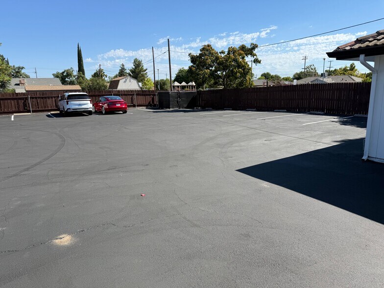 More Photos Of 425 E Center St, Manteca Office Residential For Lease