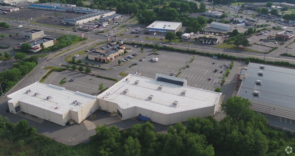 More Photos Of 231-251 Highland Ave, Seekonk General Retail For Lease