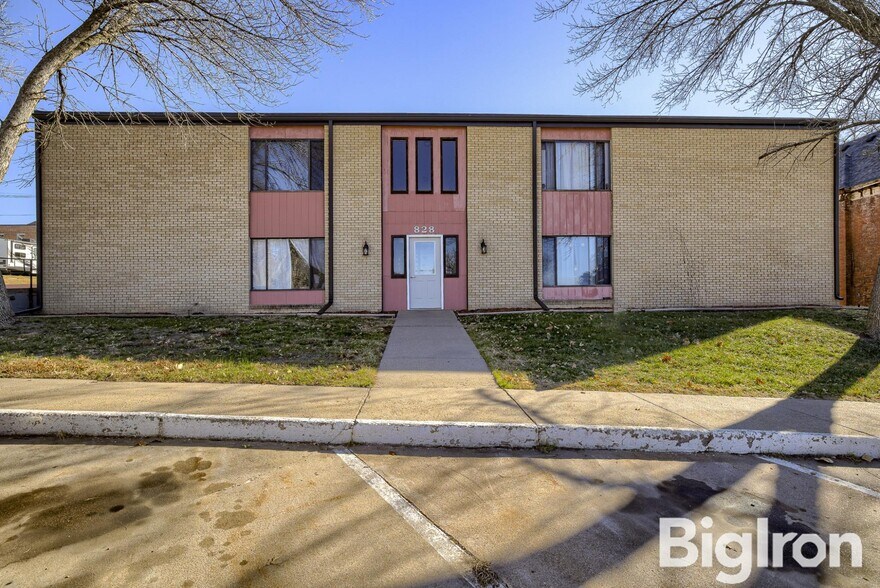 More Photos Of 525 I St, Fairbury Apartments For Sale