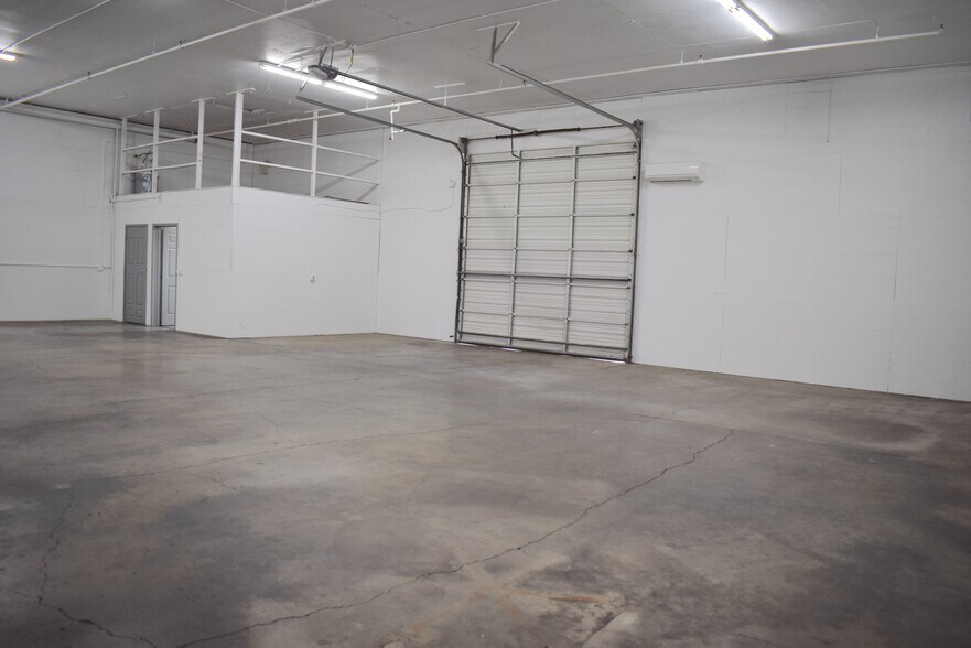 More Photos Of 4216 W 7th Ave, Eugene Warehouse For Lease