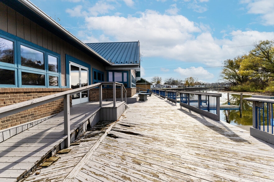 More Photos Of 240 N River Rd, Mount Clemens Freestanding For Sale