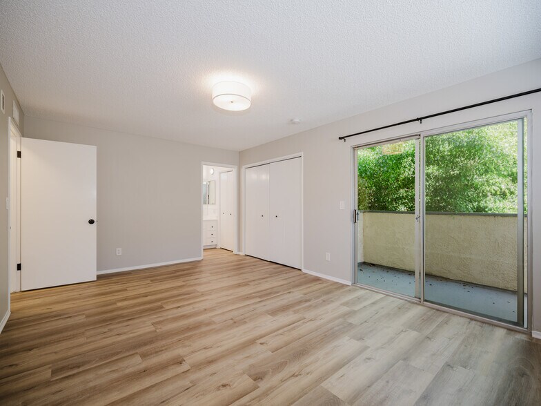 More Photos Of 1918 Canal St, Venice Apartments For Sale