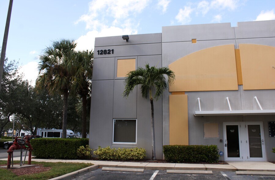More Photos Of 12821 Commerce Lakes Dr, Fort Myers Industrial For Sale