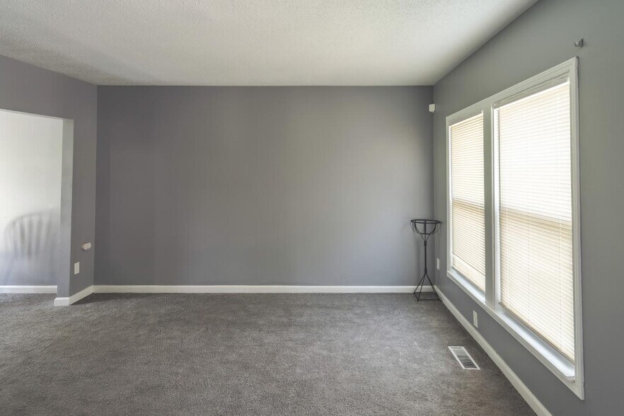 More Photos Of 25 Maynard Ct, Pontiac Apartments For Sale