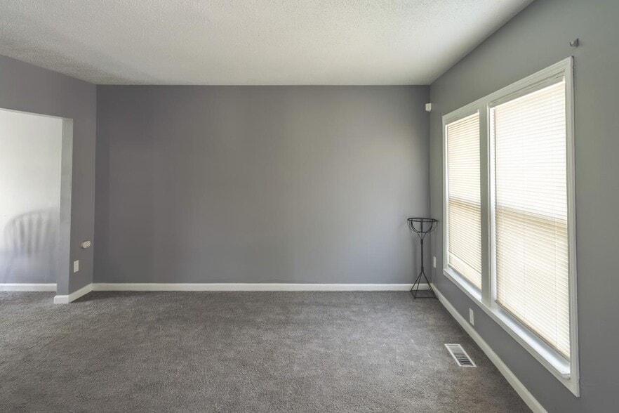 More Photos Of 25 Maynard Ct, Pontiac Apartments For Sale