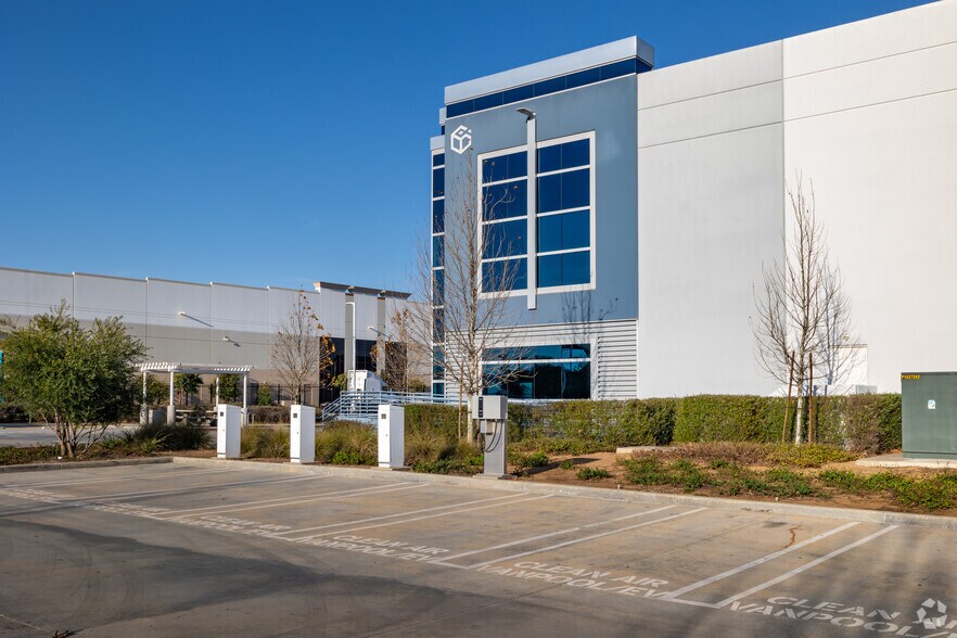 More Photos Of 4150-4160 Patterson Ave, Perris Distribution For Lease