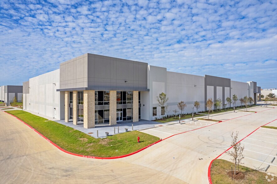 More Photos Of 15825 Impact Way, Pflugerville Distribution For Lease