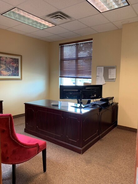 More Photos Of 2754 Front St, Cuyahoga Falls Office For Lease
