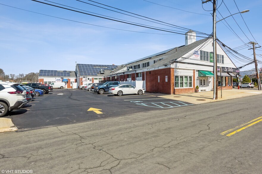 More Photos Of 1000 Park Blvd, Massapequa Park General Retail For Lease