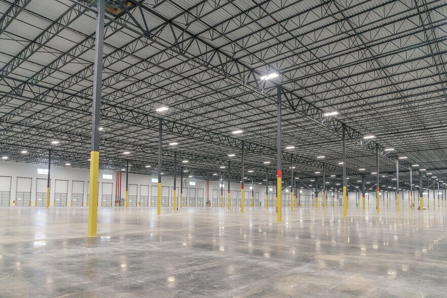 More Photos Of 14138 Lake Forest Ct, Covington Distribution For Lease