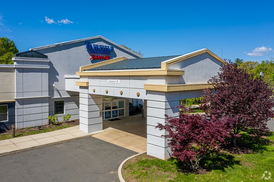 More Photos Of 400 New Britain Ave, Plainville Hotel For Lease