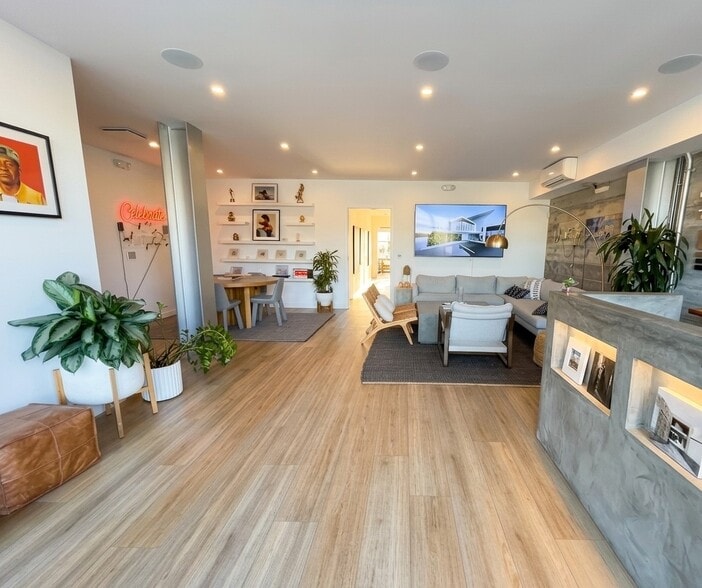 More Photos Of 1214 Abbot Kinney Blvd, Venice Loft Creative Space For Lease