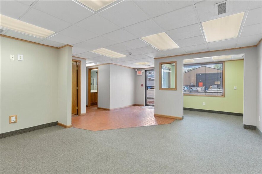 More Photos Of 63 Bleachery Ct, Warwick Distribution For Sale