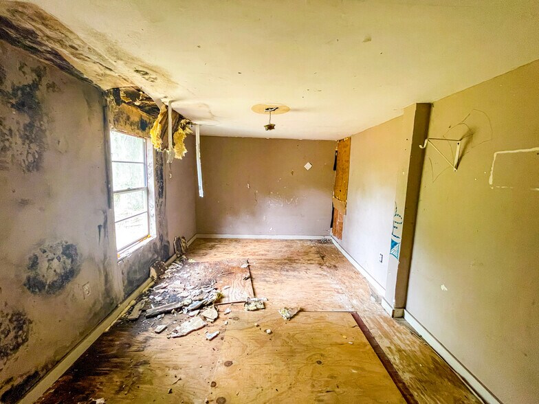 More Photos Of 2305 N Main St, Vidor Flex For Sale