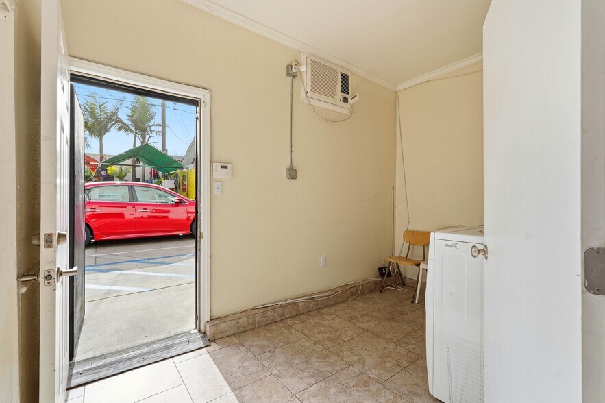 More Photos Of 2048-2050 W Florence Ave, Los Angeles Office For Sale