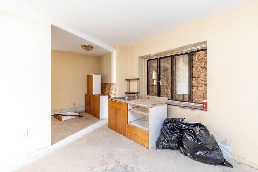 More Photos Of 628 9th St, Niagara Falls Apartments For Sale