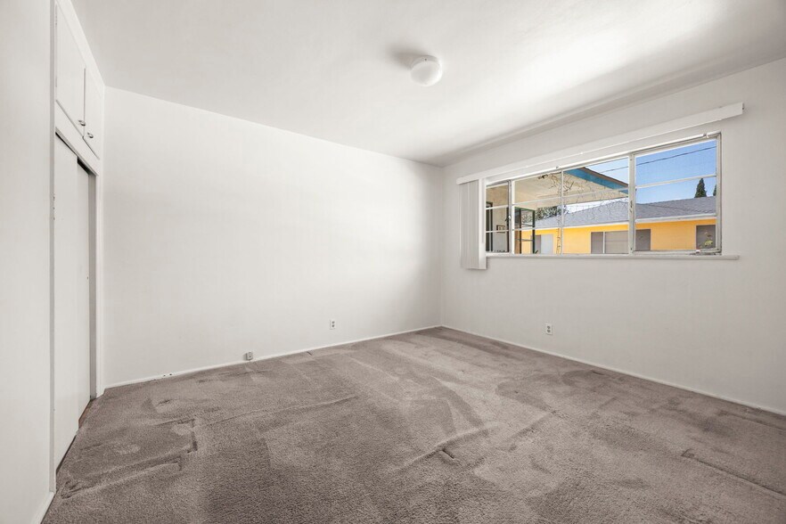More Photos Of 11 N Dunning St, Ventura Apartments For Sale